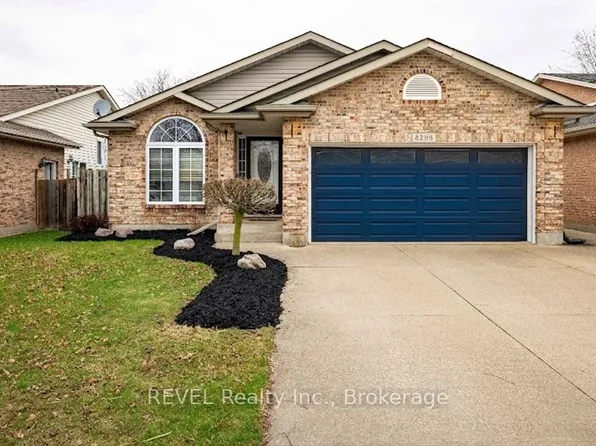 8205 Harvest Cres, Niagara Falls, ON L2H 3G4