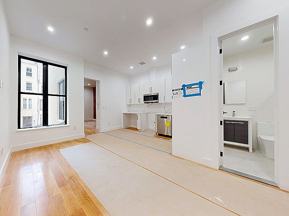 2nd image of 15 W 94th St APT 2R
