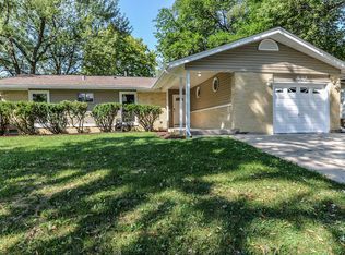 832 Delphia Ave, Elk Grove Village, IL 60007