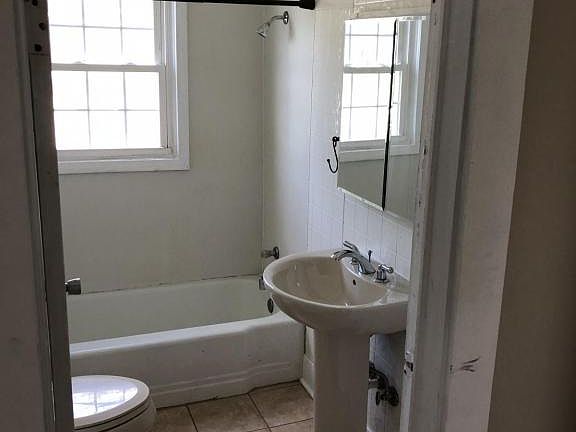 4th image of 214 Bettie St