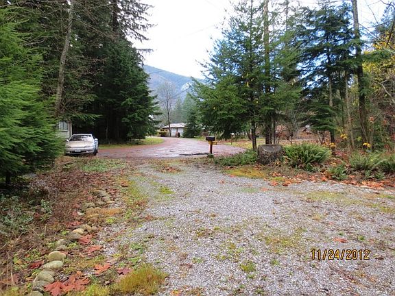 Driveway leading out to cul-de-sac road.