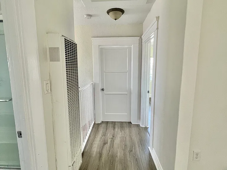 3990 S Normandie Ave — Photo 9