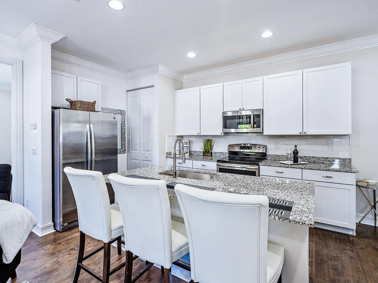 1 bed, 1.0 bath, 750 sqft, $2,600 — Photo 2