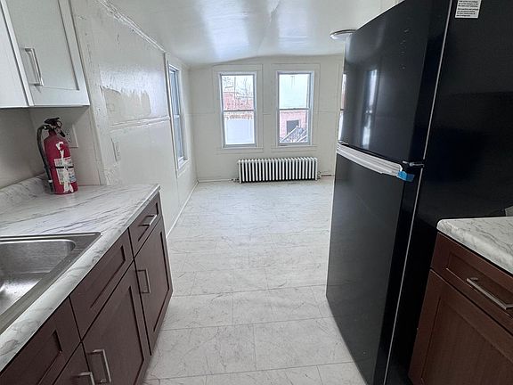 5th image of 20 Sycamore St #1