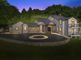 2 W Mozart Dr, Wilmington, DE 19807