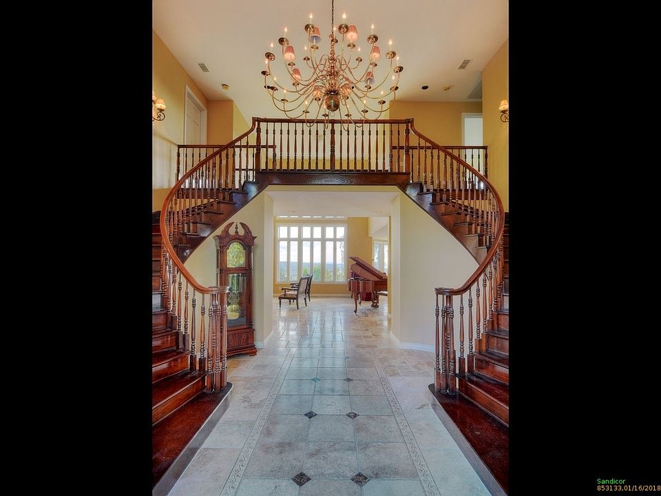 2nd image of 7135 Babilonia St