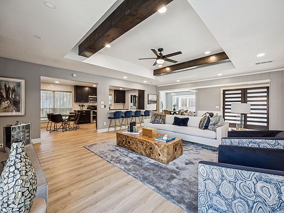 5th image of 2833 Meadowbrook Dr