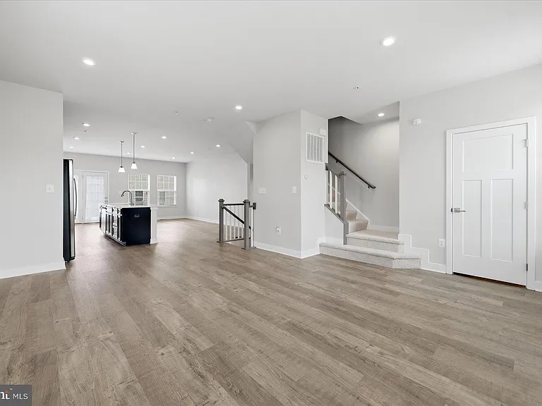1550 Adamson Way — Photo 13
