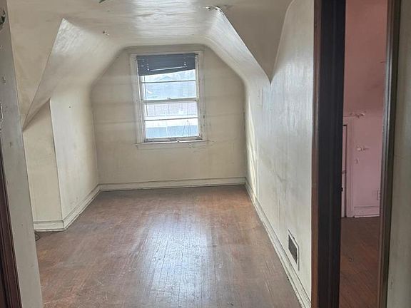 5th image of 1527 S Central Ave