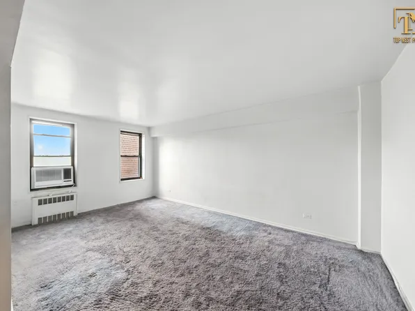 2251 Knapp Street image 3 of 11