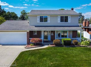 33609 Chatsworth Dr, Sterling Heights, MI 48312