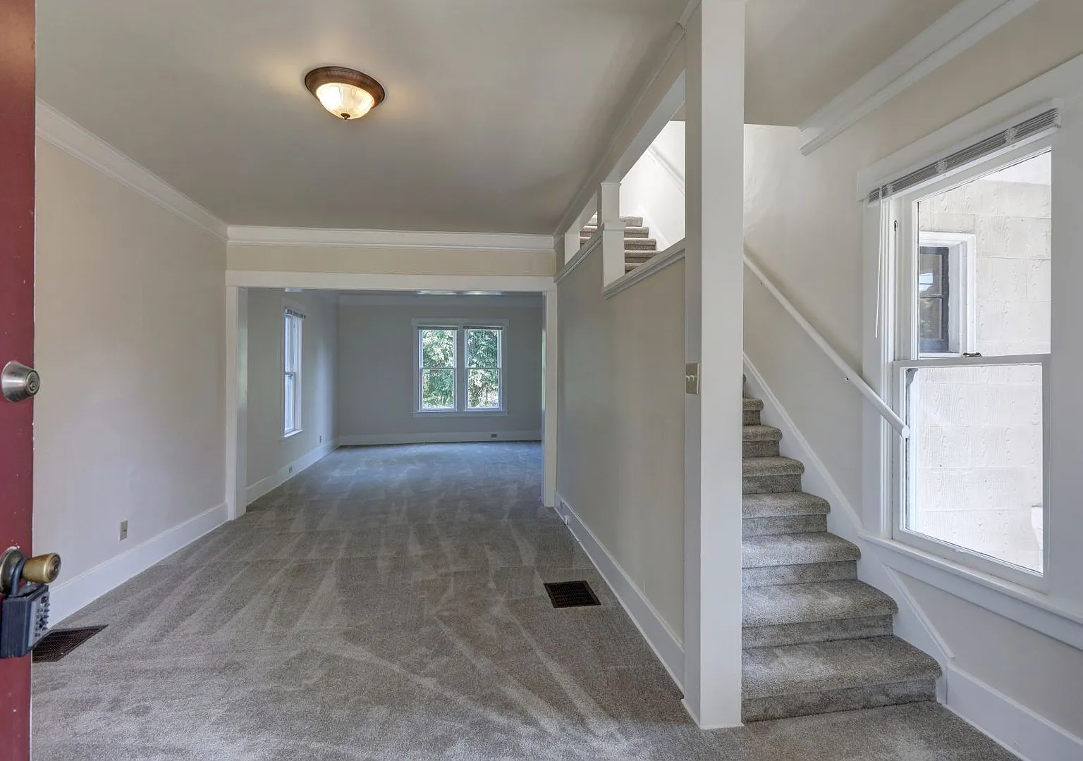 Great Location! 3 Bedroom/1.5 Bathroom House Near Green Lake! — Photo 3