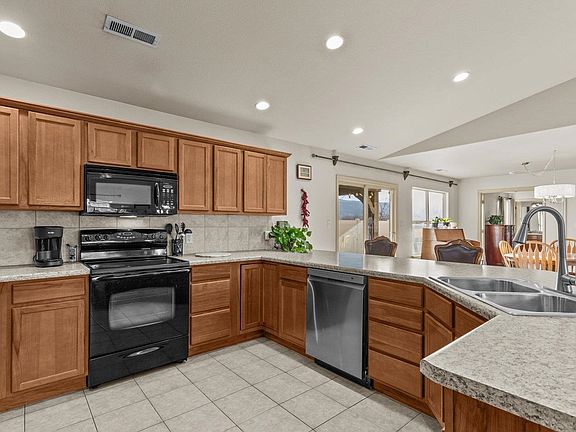 3rd image of 908 Kaley St