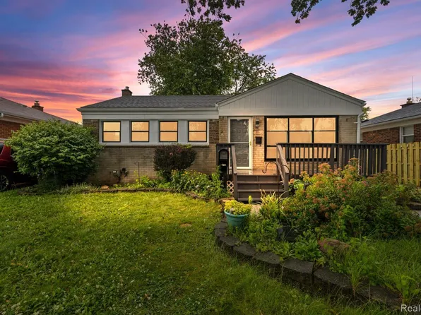 31216 Share St, Saint Clair Shores, MI 48082