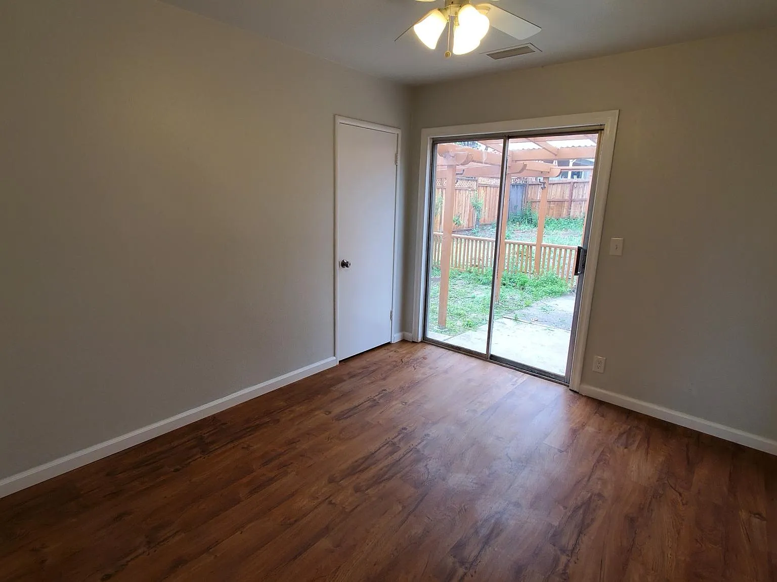4826 Heyer Ave — Photo 4