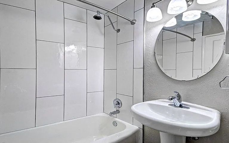 Lock Vista Bathroom