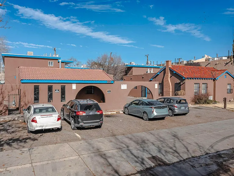 2121 Gold Ave SE — Photo 2