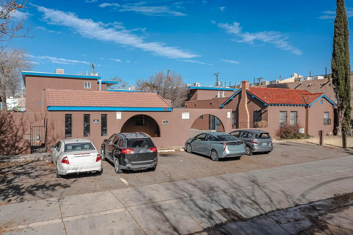 Building Photo - 2121 Gold Ave SE