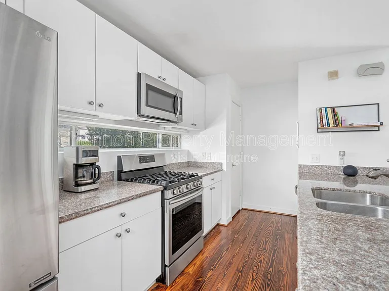 906 Andrews St — Photo 14