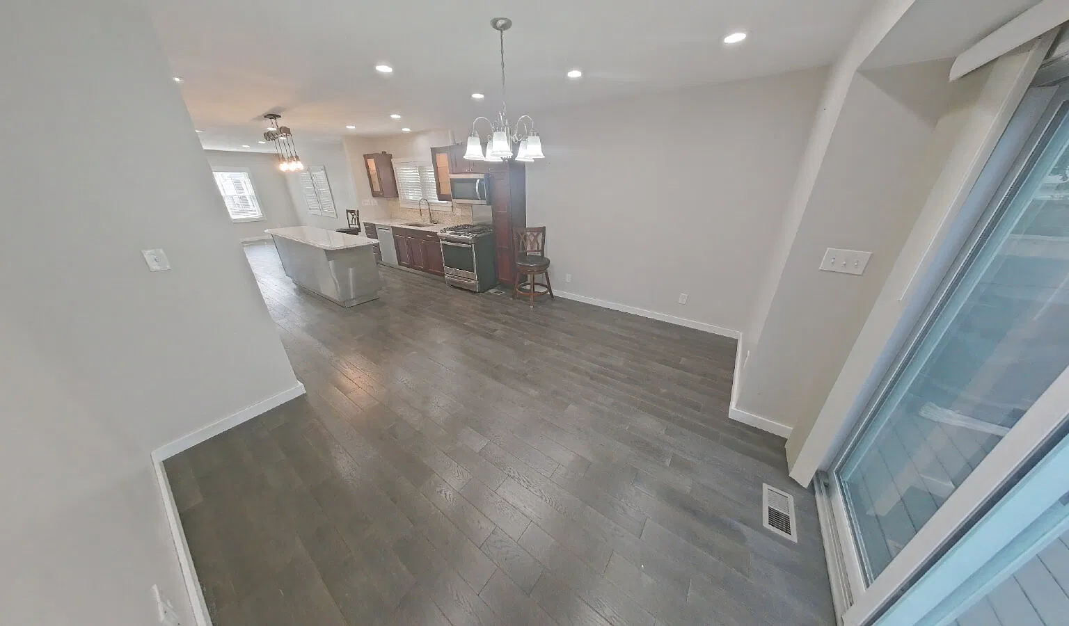 4 bed, 5.0 bath, 2146 sqft, $5,300 — Photo 4