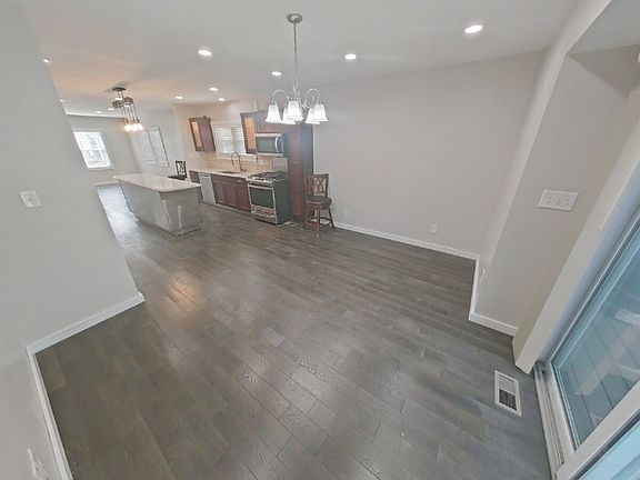4th image of 1423 Ruffner Ave