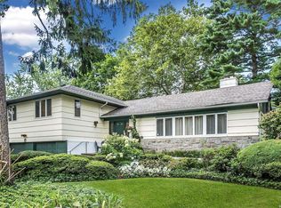 25 North Dr, Great Neck, NY 11021