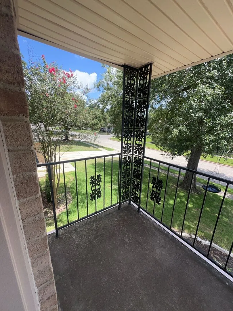 18507 Sweetmeadow Dr **Ask About Our No Cash Deposit Option — Photo 3