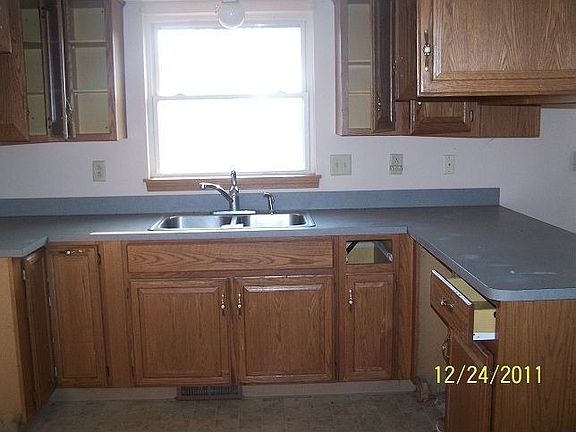 3rd image of 406 Mill Pond Dr