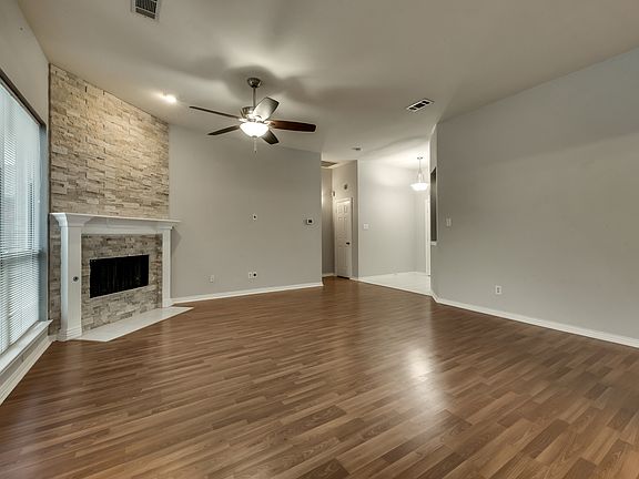 2nd image of 1152 San Saba Dr