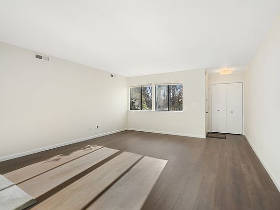 2nd image of 157 Stonemeadow Dr