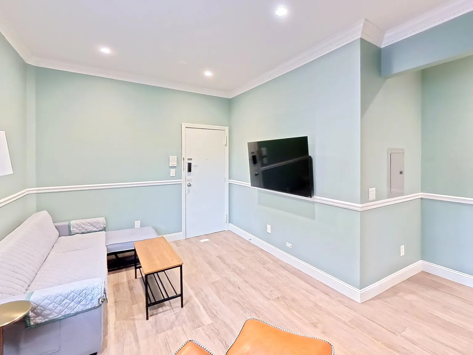 1 bed, 1.0 bath, 560 sqft, $2,200 — Photo 2