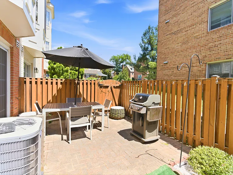 772 N Wakefield St — Photo 15