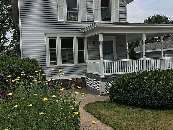 2nd image of 821 Lake Shore Dr
