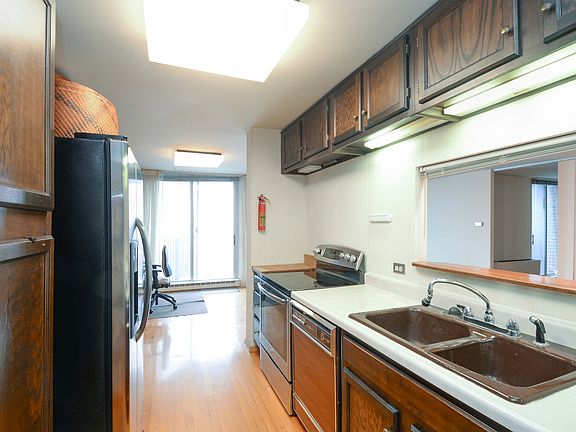 5th image of 4170 N Marine Dr APT 17L