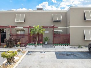 11030 S Lakeview Dr, Pembroke Pines, FL 33026