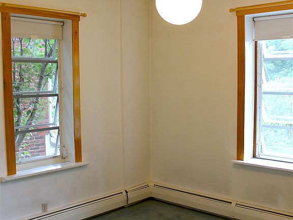 3rd image of 321 W School House Ln