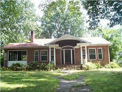 1st image of 2701 Fairview Dr