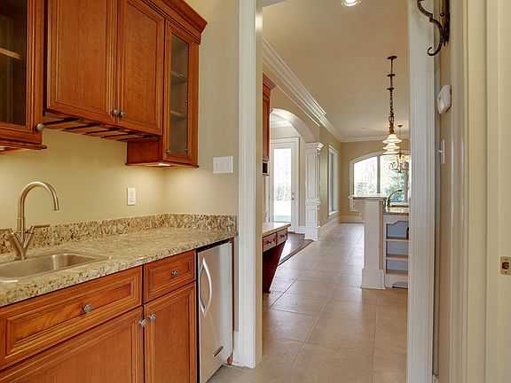 3rd image of 22 Fairway Oaks Dr