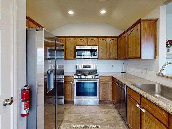 5th image of 15126 Faircrest Dr