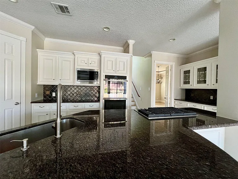 19911 Westside Forest Dr — Photo 10