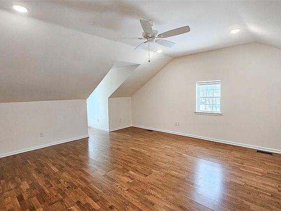 4th image of 260 W Main St #15