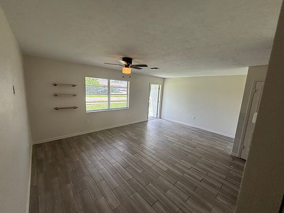 3rd image of 801 SE 8th Pl APT A