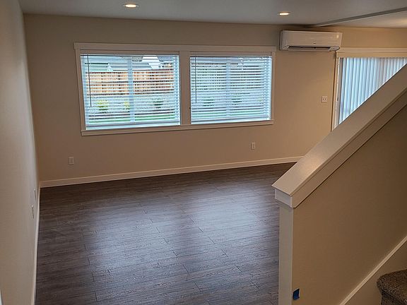 4th image of 144 168th St E