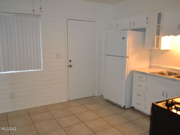 5th image of 5739 E 26th St