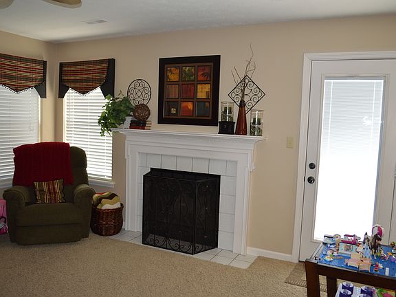4th image of 890 Wyndham Hills Dr