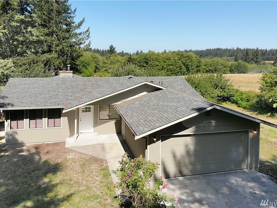 Welcome to this 3 bedroom, 2.50 bath with a fully finished basement in the neighborhood of Boston Harbor!