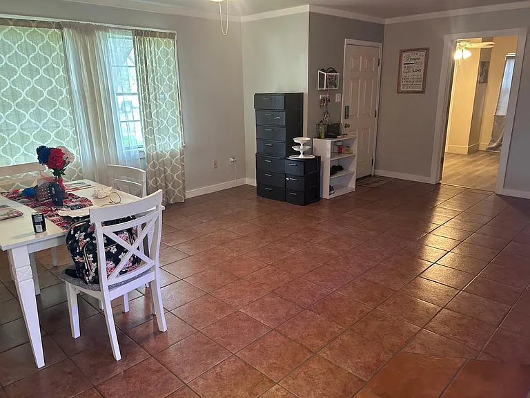 910 Whitewing Dr — Photo 5