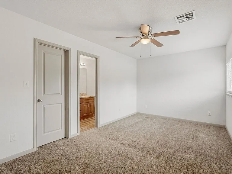 634 Magnolia Bnd — Photo 7