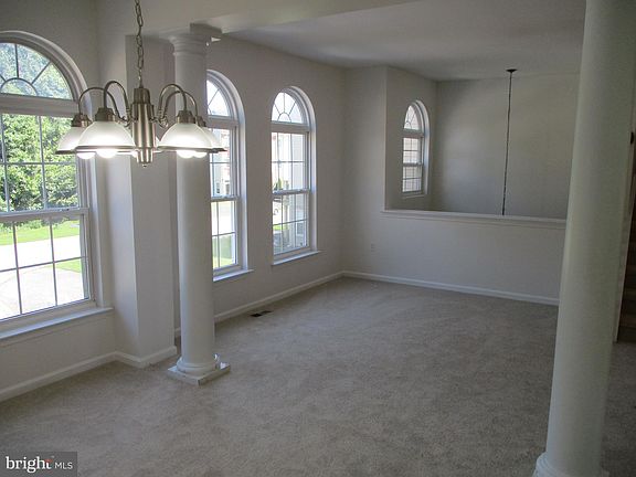 3rd image of 112 Persimmon Pl