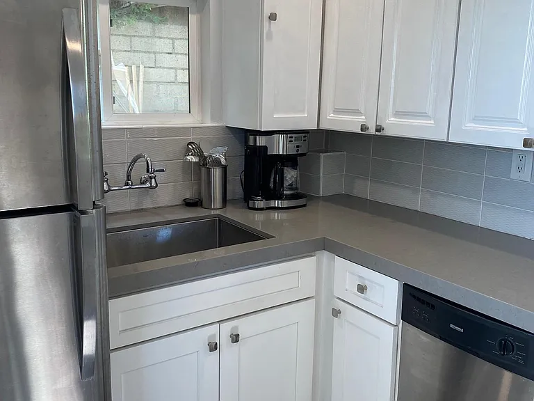 570 Park Ave — Photo 4